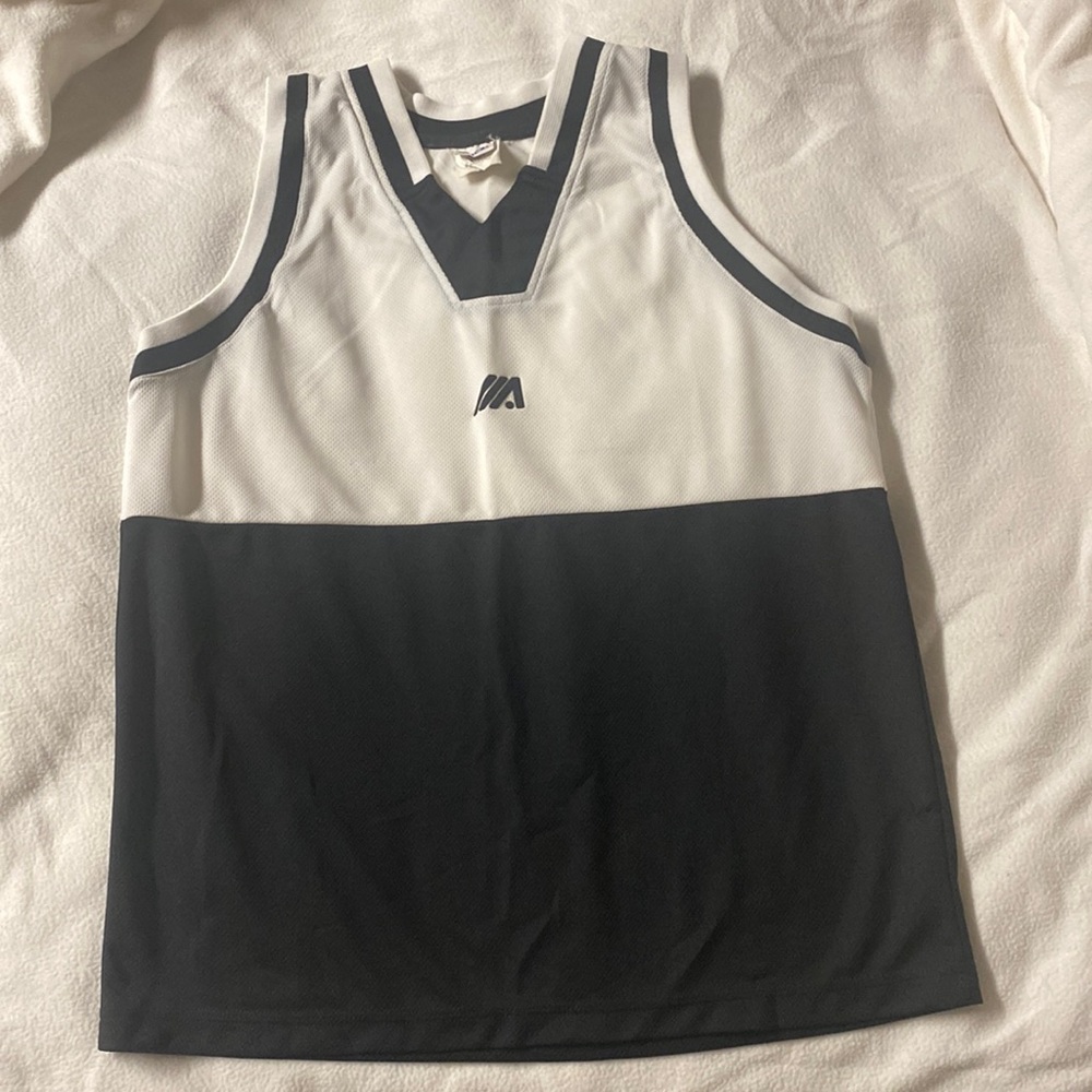 Size M sleeveless shirt black and white